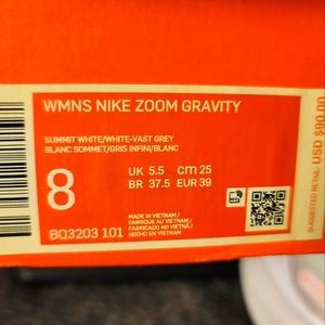 WMNS Nike Zoom Gravity Summit